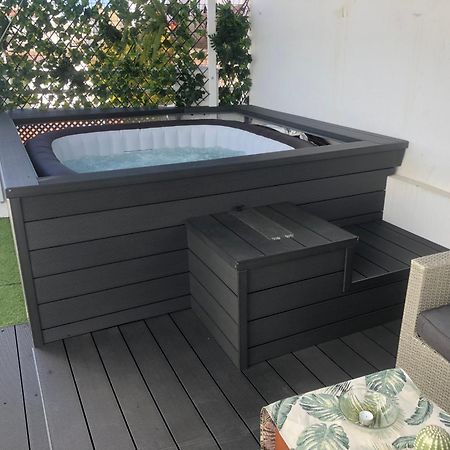 Unique Homes La Juderia Parking & Jacuzzi Sevilla Bagian luar foto