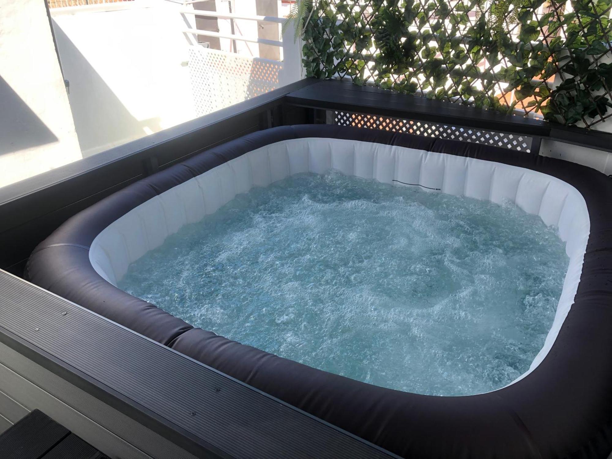 Unique Homes La Juderia Parking & Jacuzzi Sevilla Bagian luar foto